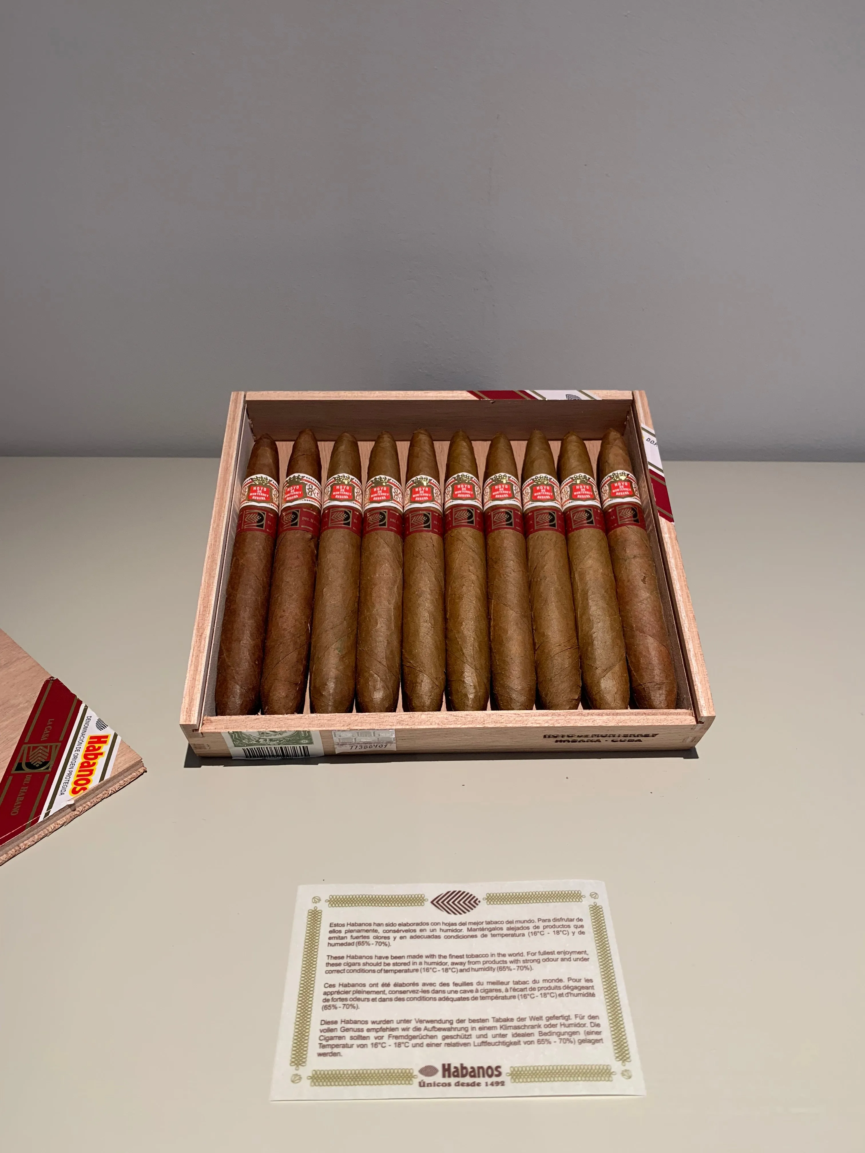 Hoyo de Monterrey Elegantes Cigar LCDH