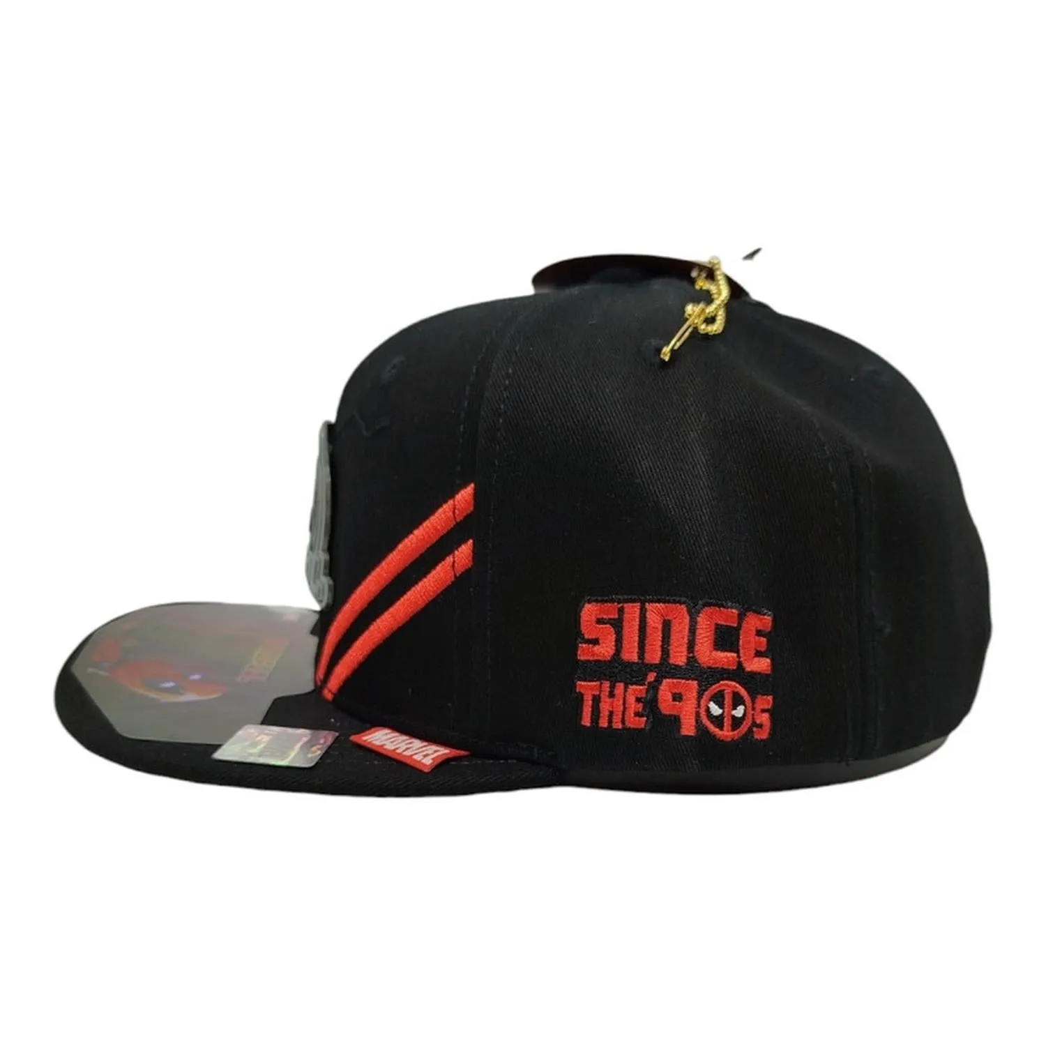 Kndit Caps Gorra Negra Rayas Rojas Placa Plateada Mate Letras Cara Logo Deadpool