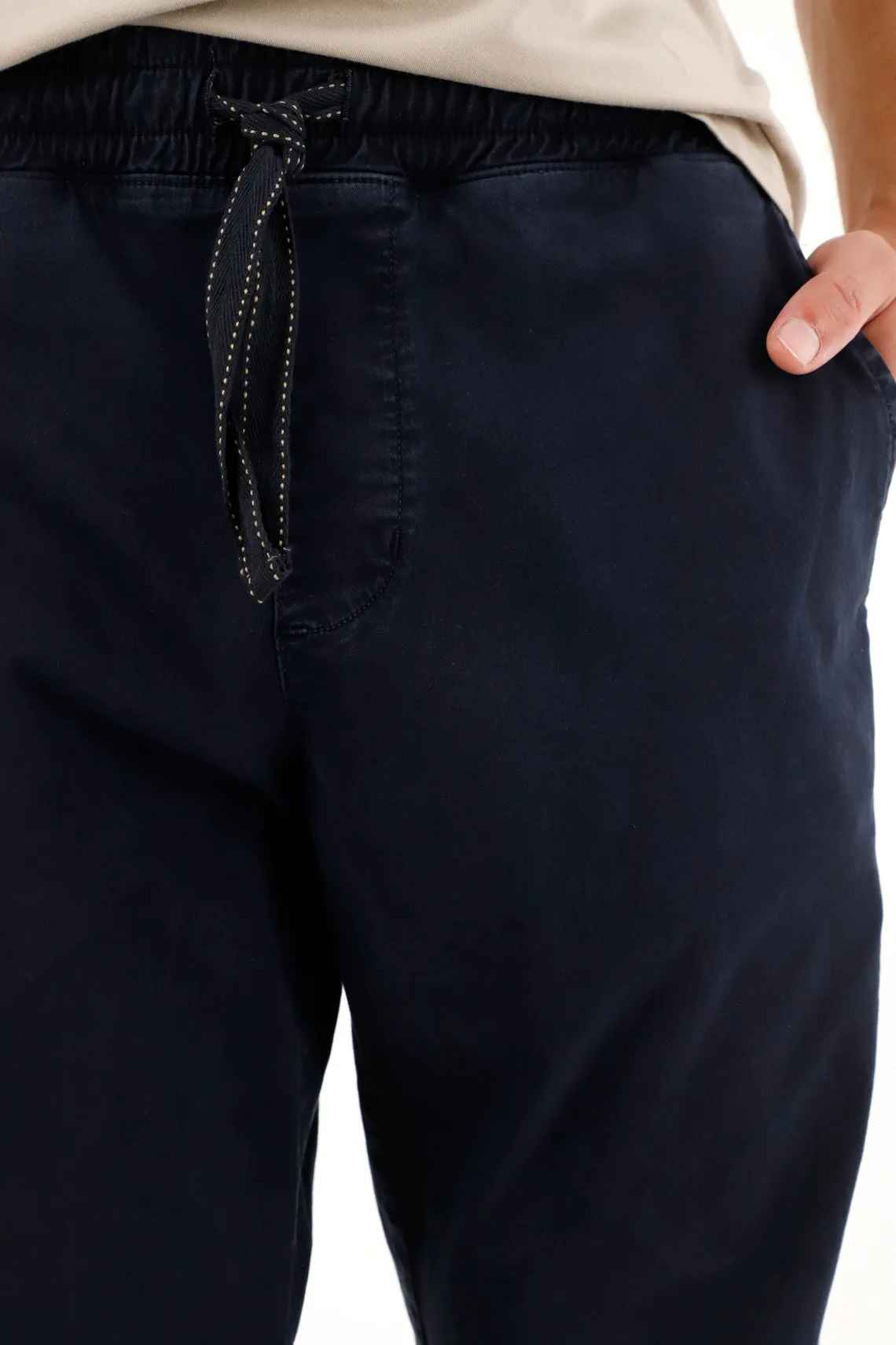 Pantalón tipo jogger azul con pretina elástica para hombre